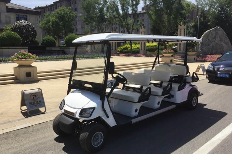 八座高爾夫會(huì)所車