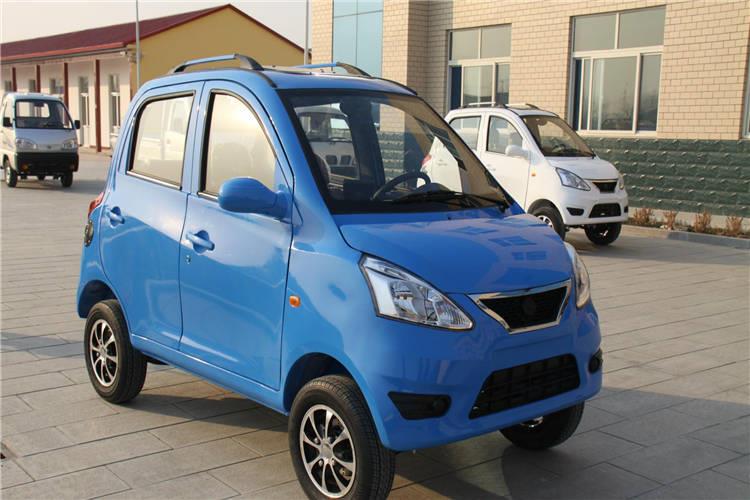 占位的山東新能源電動車早已充滿，但車主卻找不到人